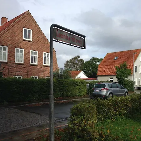 Røde Og Blå Værelse, *